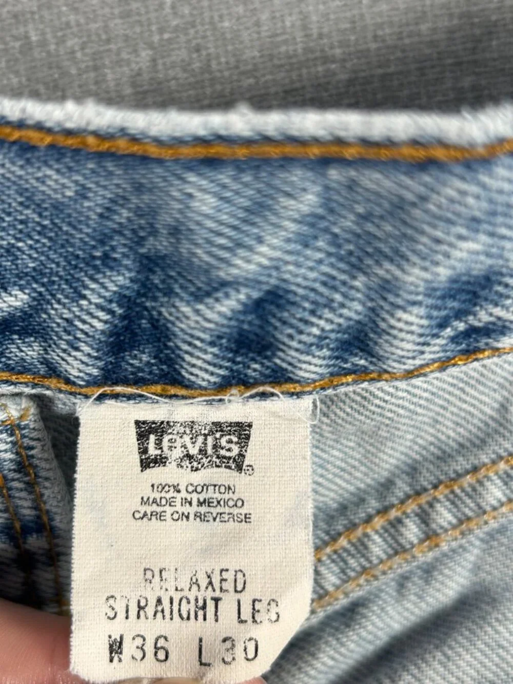 Vintage Y2K Light Wash Levi's Straight Leg Relaxed 36x30 90s Distressed Casual